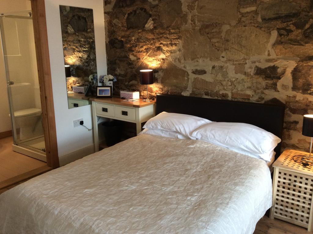 Courtyard Apartment Comber