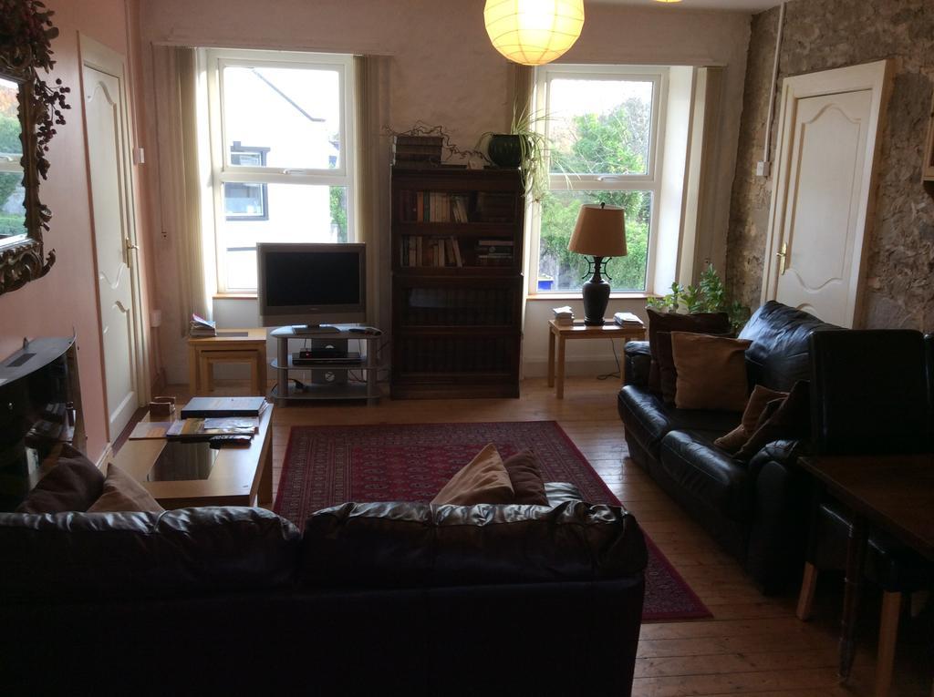 Courtyard Comber