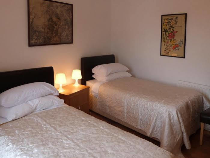 Courtyard Apartment *