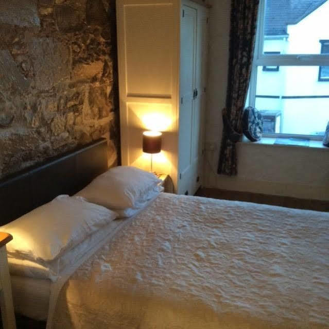 Courtyard Comber
